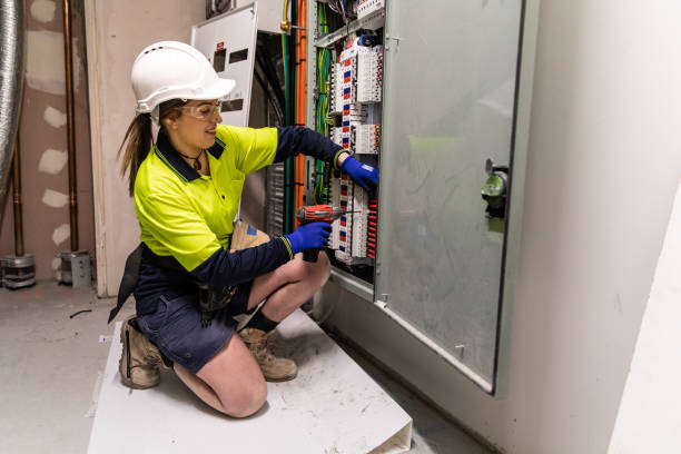 Best Affordable Emergency Electrician  in Bowling Green, FL